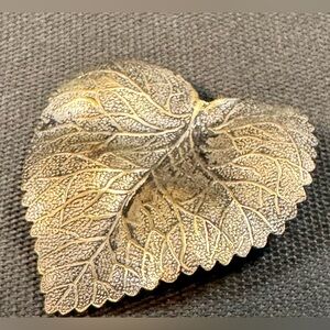 Vintage gold tone leaf shaped dress pin
